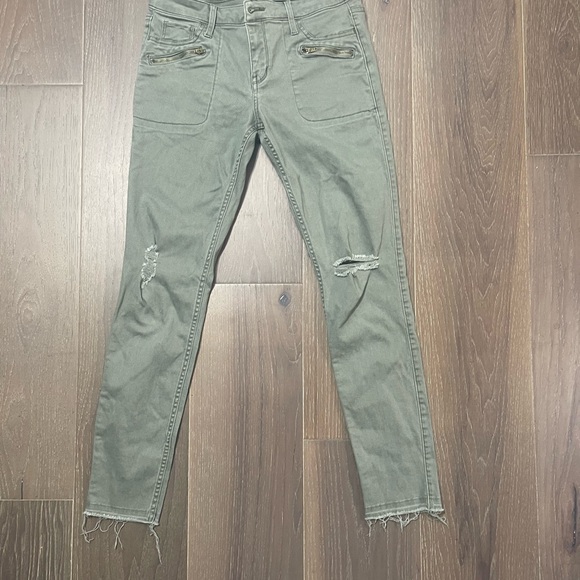 Hollister super skinny. Gently used. Excellent condition size 5(27) - Picture 2 of 4